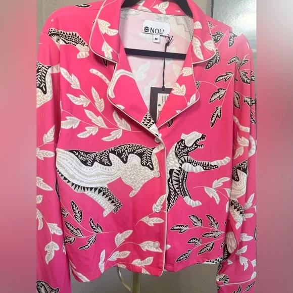 NWT - Noli Pink and White Cheetah Print Collared Button-Up Shirt - Size M - Picture 12 of 14